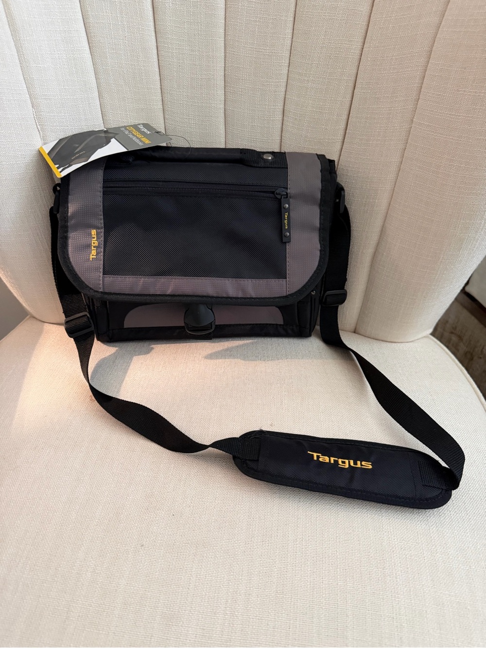 Targus Black & Gray Electronics Messenger Bag for zip